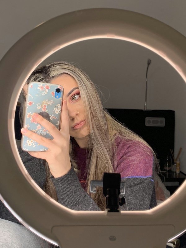 De quelle manière la poésie d'Arthur Rimbaud a-t-elle influencé les mouvements artistiques postérieurs ?